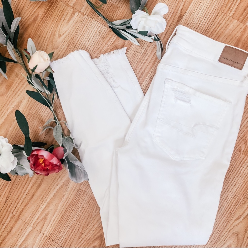 American Eagle White Distressed Skinny 6S White
